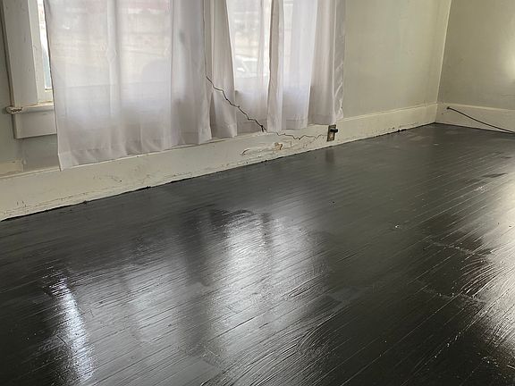 5th image of 314 W Main St
