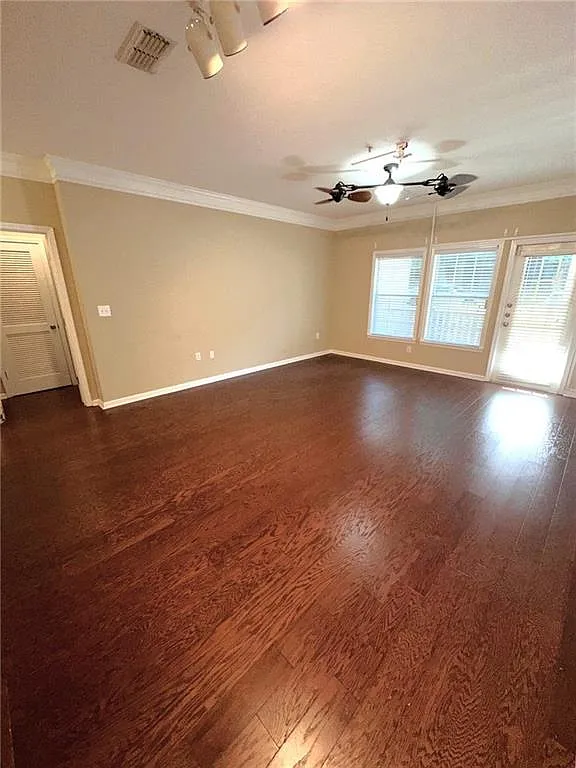 2 bed, 2.0 bath, 1196 sqft, $2,050 — Photo 2
