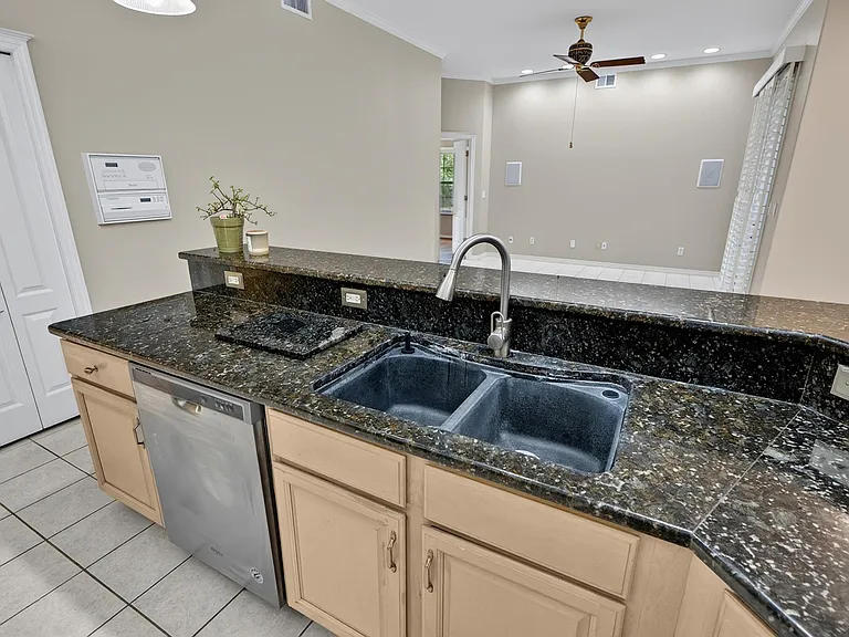 20 Woodford Ln — Photo 37