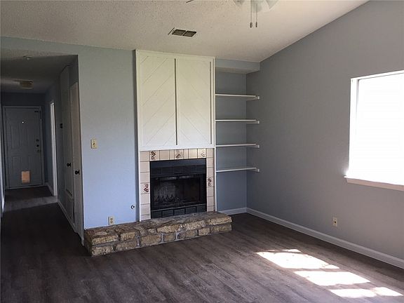 2nd image of 2305 Mesa Park Dr