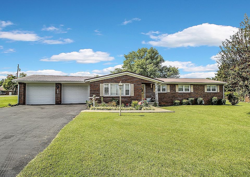 1st image of 902 Greenview Dr