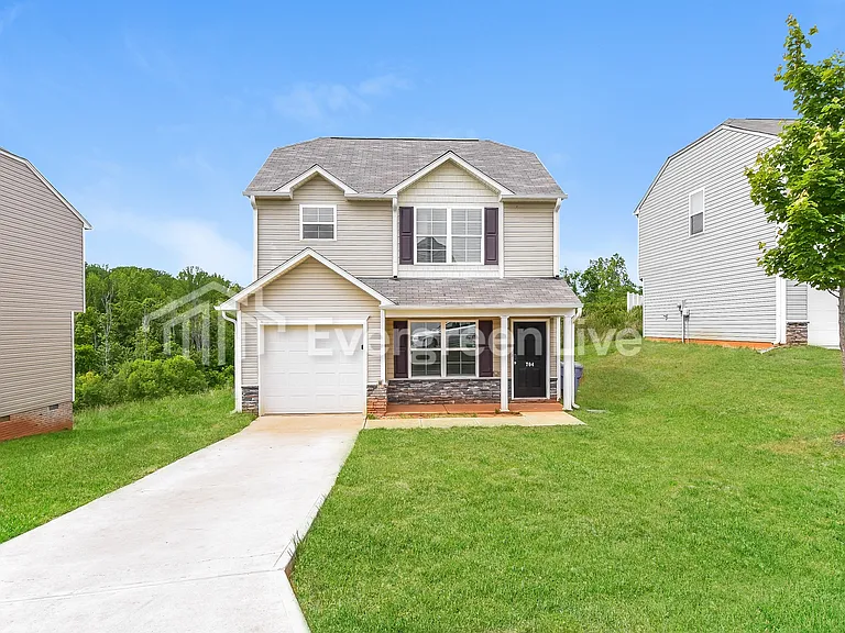 704 Quail Ln — Photo 2