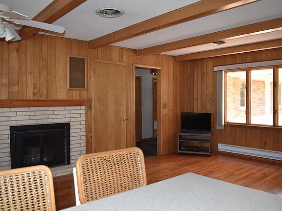 5th image of 617 2nd St NE