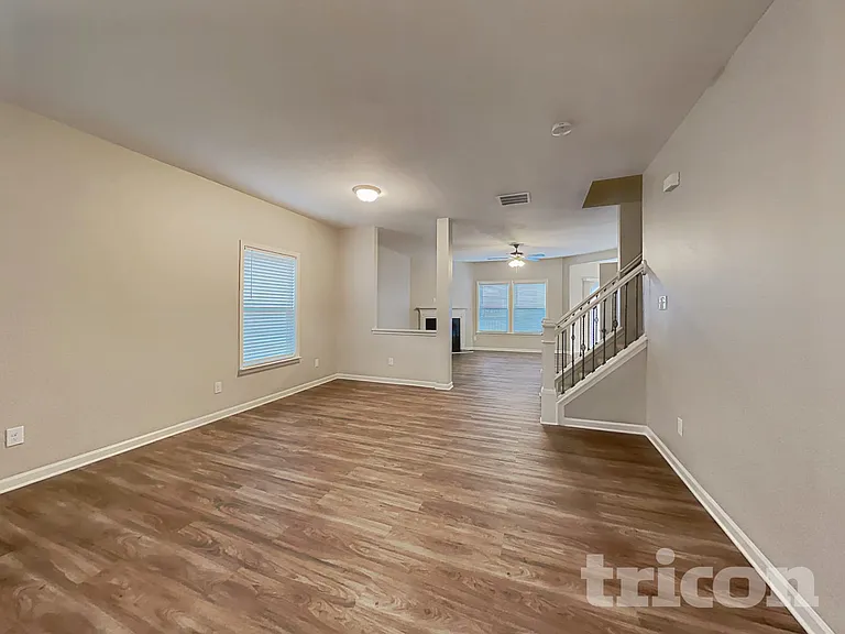 807 Chastain Ave — Photo 4