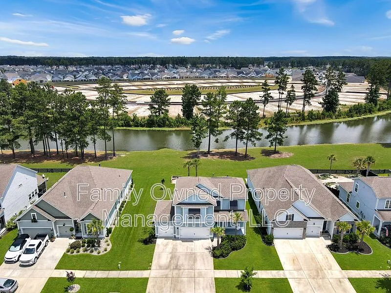 4 bed, 2.5 bath, 2324 sqft, $2,900 — Photo 3