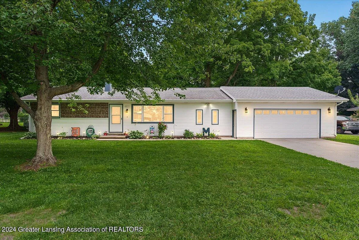 611 Forest St photo 1