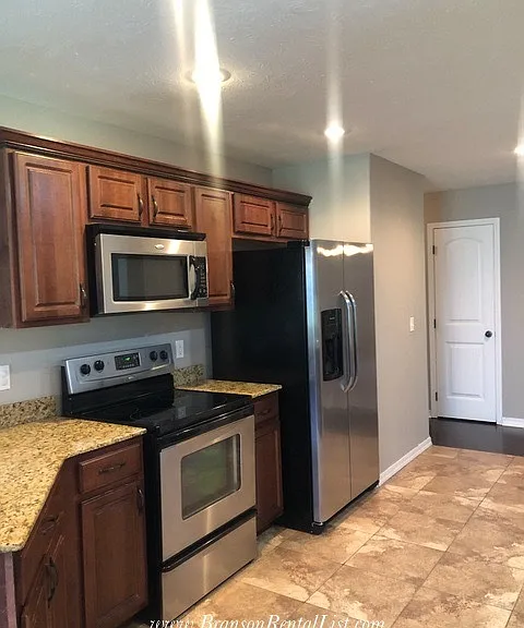 370 S Woods Way — Photo 6