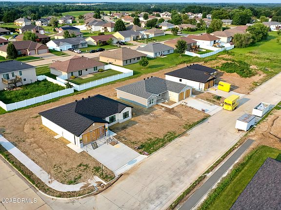 4th image of 501 Songbird Ln