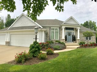 2004 Lake Front Dr, Fort Wayne, IN 46804