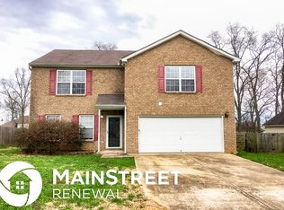 348 Clearlake Dr, La Vergne, TN 37086