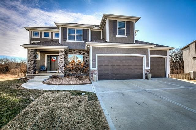 1st image of 8707 N Spruce Ct