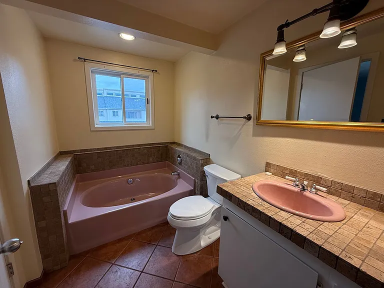 1050 NE Butler Market Rd #2 — Photo 13