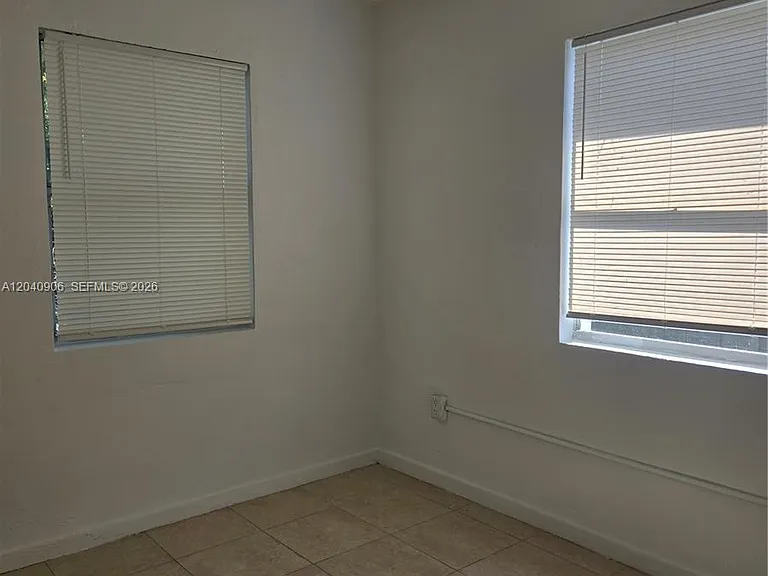 5223 SW 25th St — Photo 5
