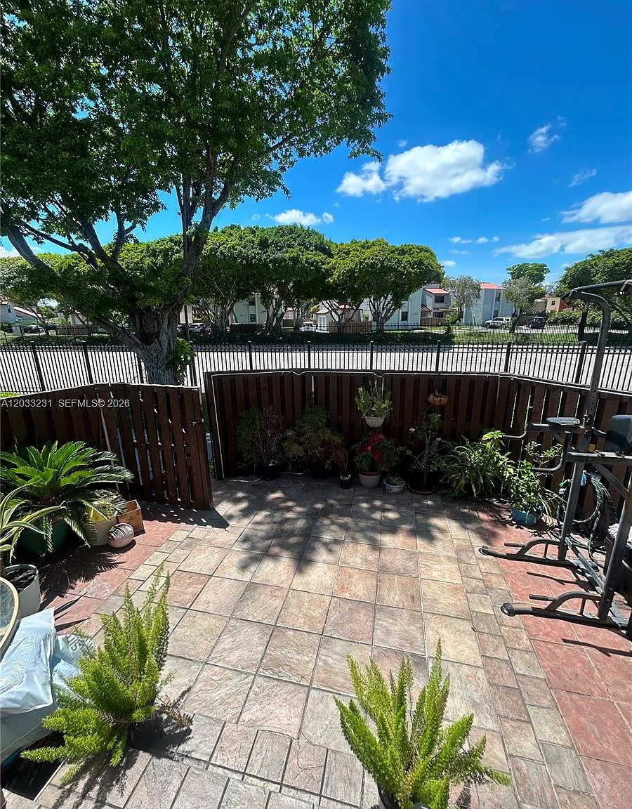 3 bed, 1275 sqft, $2,800 — Photo 4