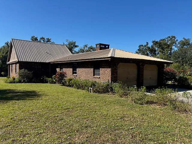 Exterior side of home - 825 N Johnson Ave