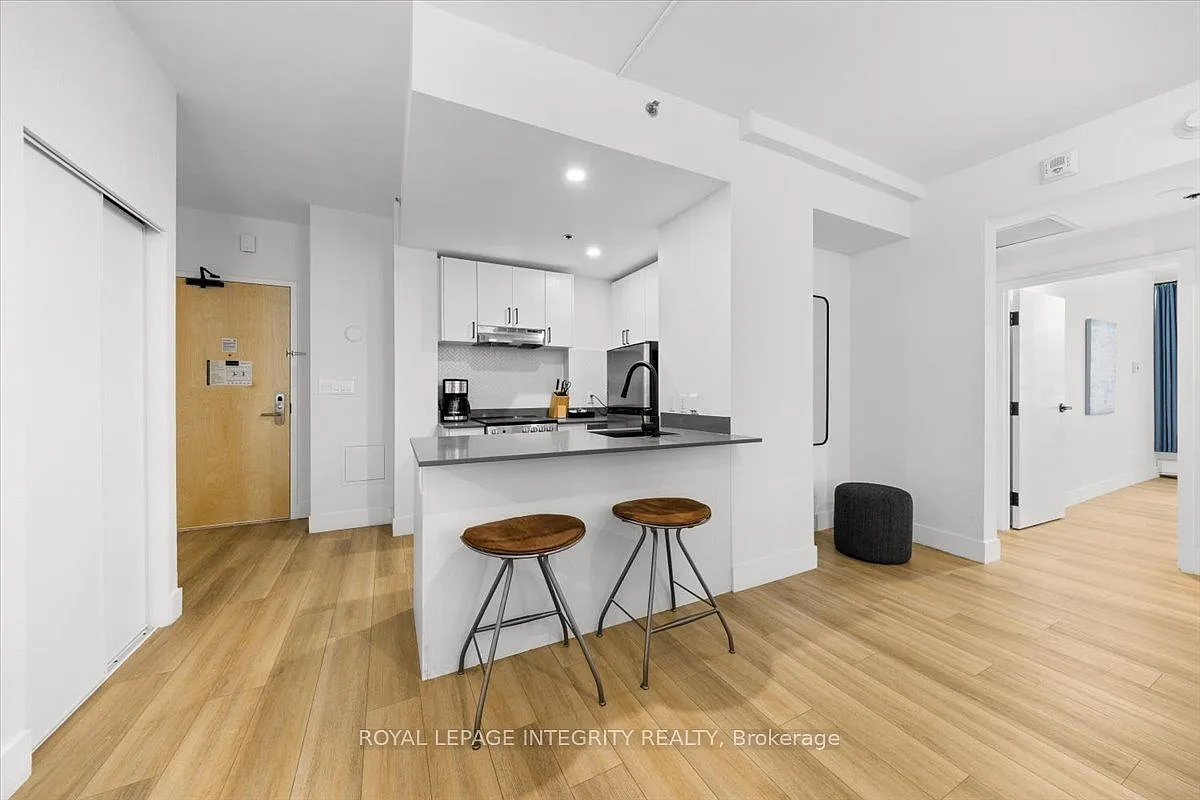 Building Photo - 161 Laurier Ave W #1203