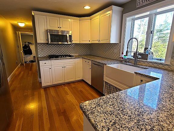 3rd image of 31 Satuit Meadow Ln