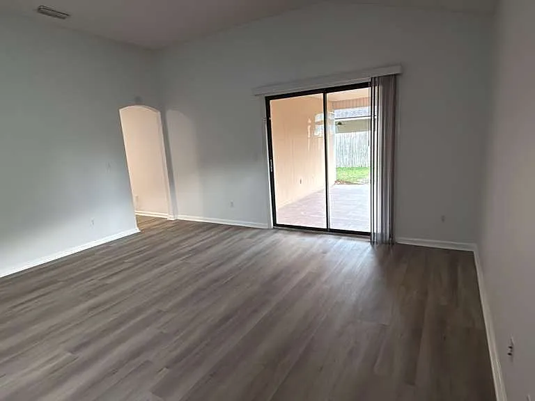 2755 Crumplehorn Ln — Photo 5