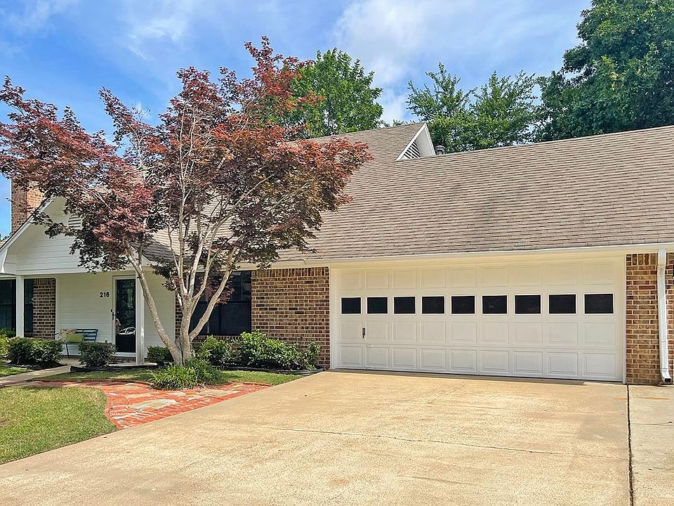 1st image of 216 Larkspur Ln