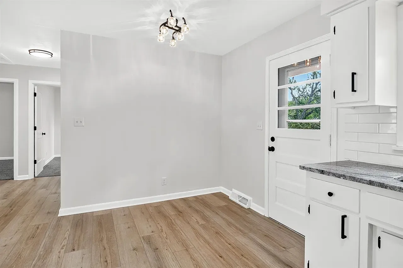 2 bed, 900 sqft, $1,400 — Photo 4