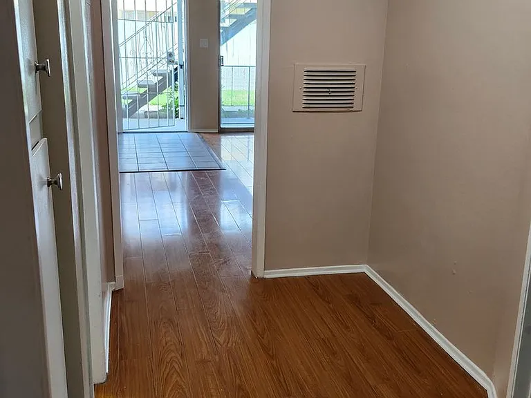 1257 W 4th St — Photo 11