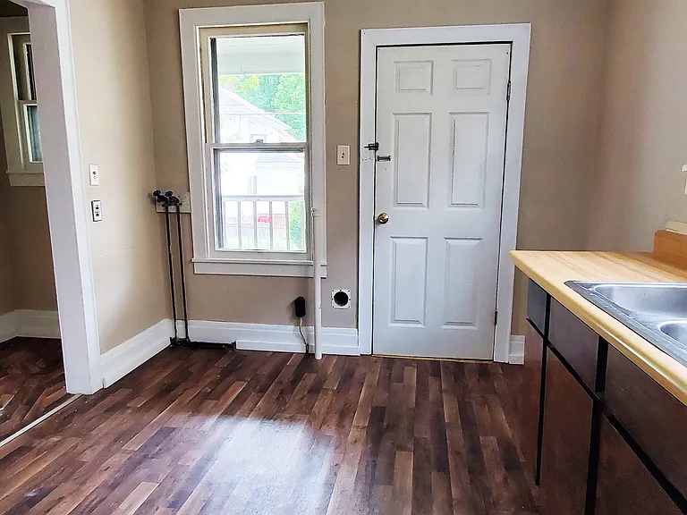 1905 Bluefield Ave — Photo 24
