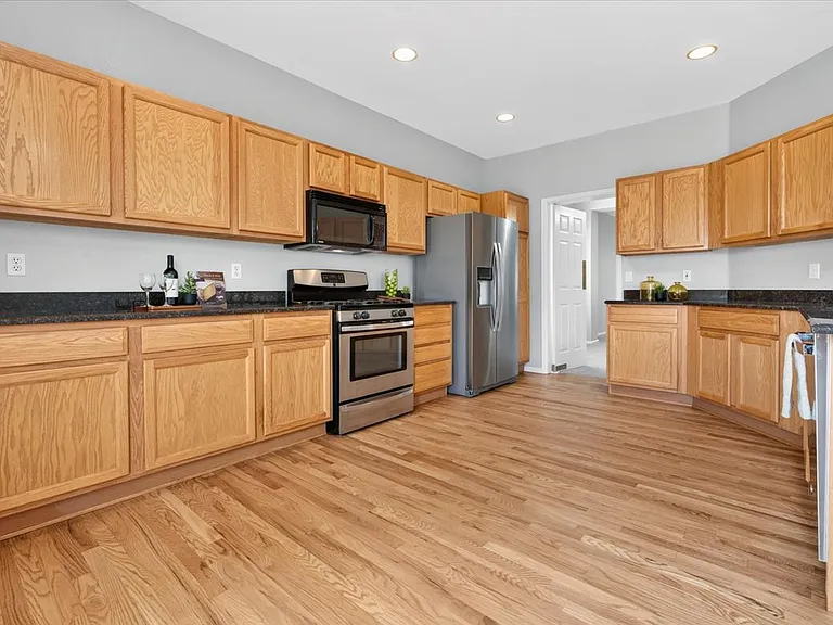 11572 Pine Hill St — Photo 8