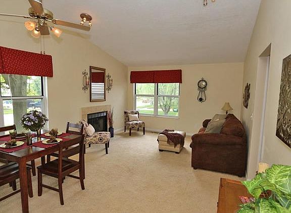 4th image of 963 Oakgrove Park Ct