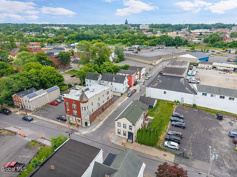 2nd image of 206 Front Street