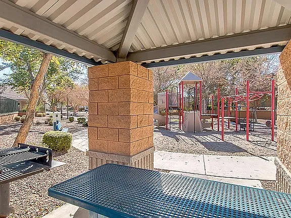 2562 E Vermont Dr — Photo 25