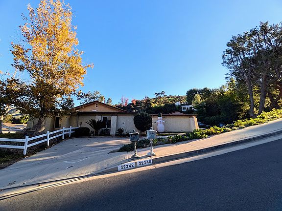 4th image of 32340 Saddle Mountain Dr