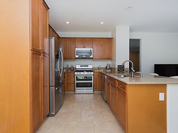 2nd image of 35848 Lajune St Unit 3