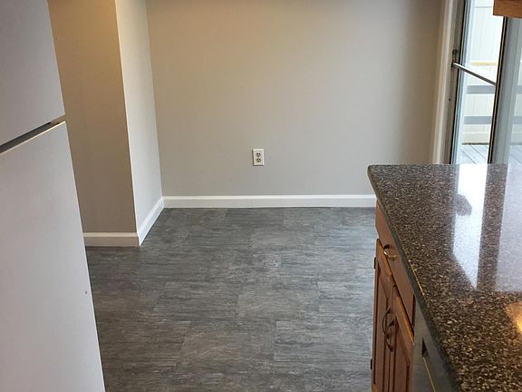 Eat-in kitchen with backyard access. (new SS fridge is on order)