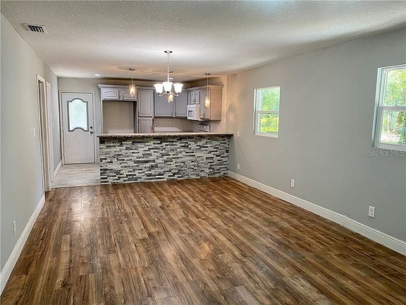3rd image of 20060 Oakdale Ave