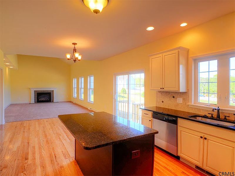 5th image of 50 WALDEN Circle