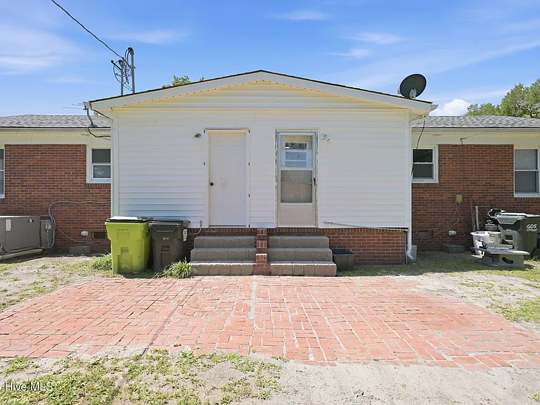 1714 Lucerne Way — Photo 17