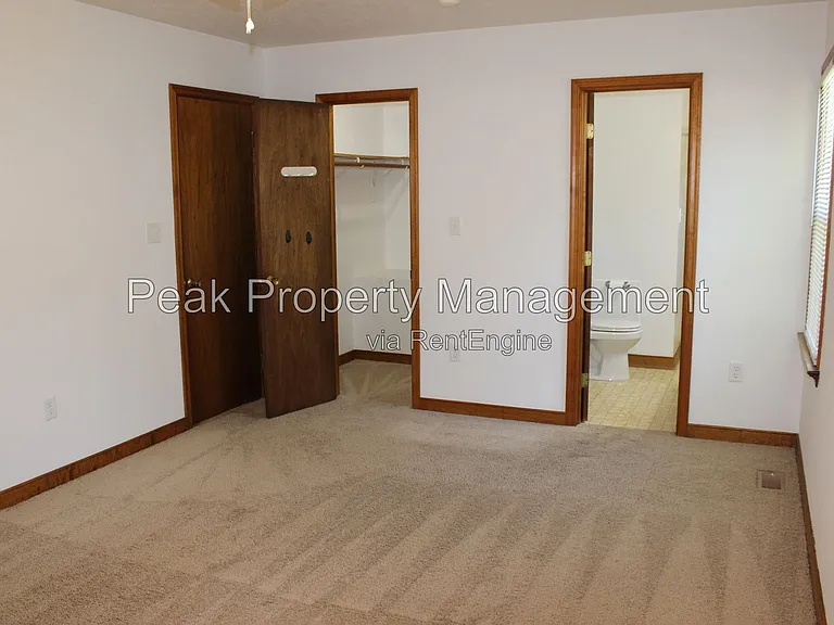 6452 Lakeway Dr — Photo 10