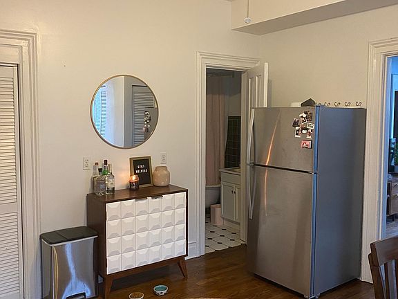 3rd image of 1040 N Marshfield Ave APT 3R