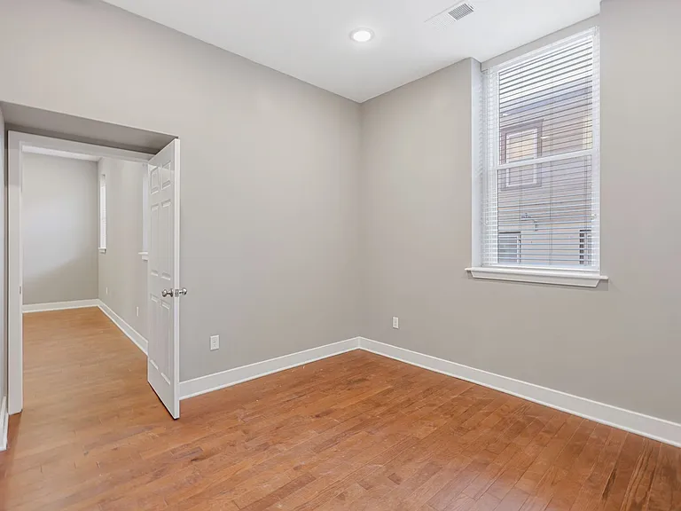 170 W Washington St — Photo 34