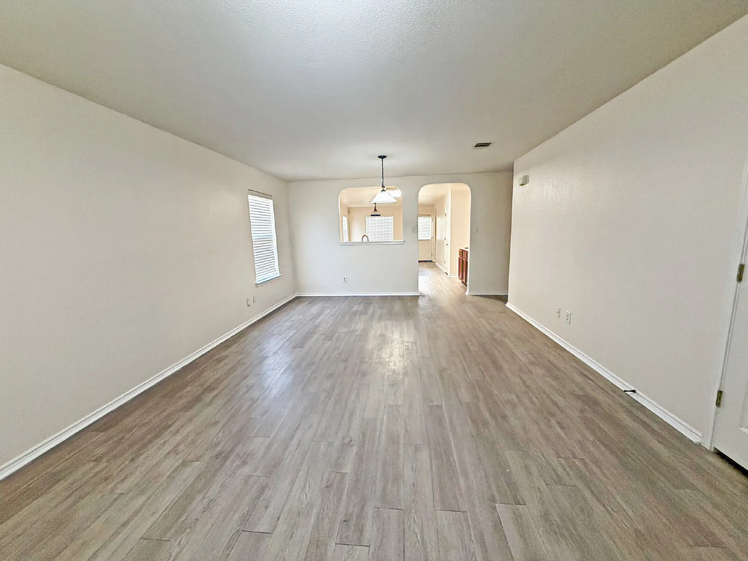 3 bed, 2.0 bath, 1574 sqft, $1,795 — Photo 3