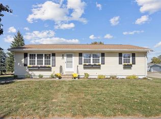 1400 Emmons St, Hiawatha, IA 52233