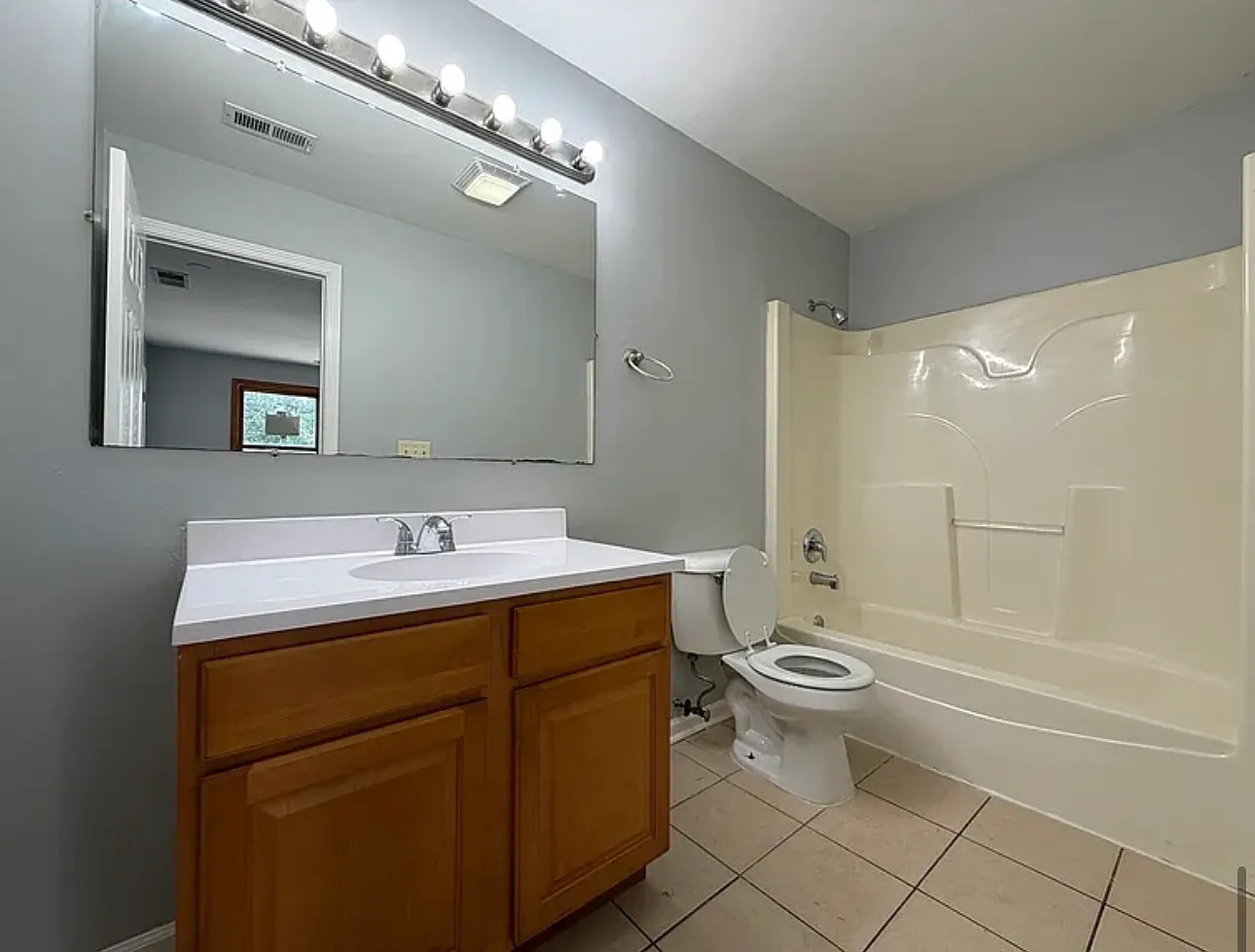 3 bed, 1500 sqft, $2,100 — Photo 4