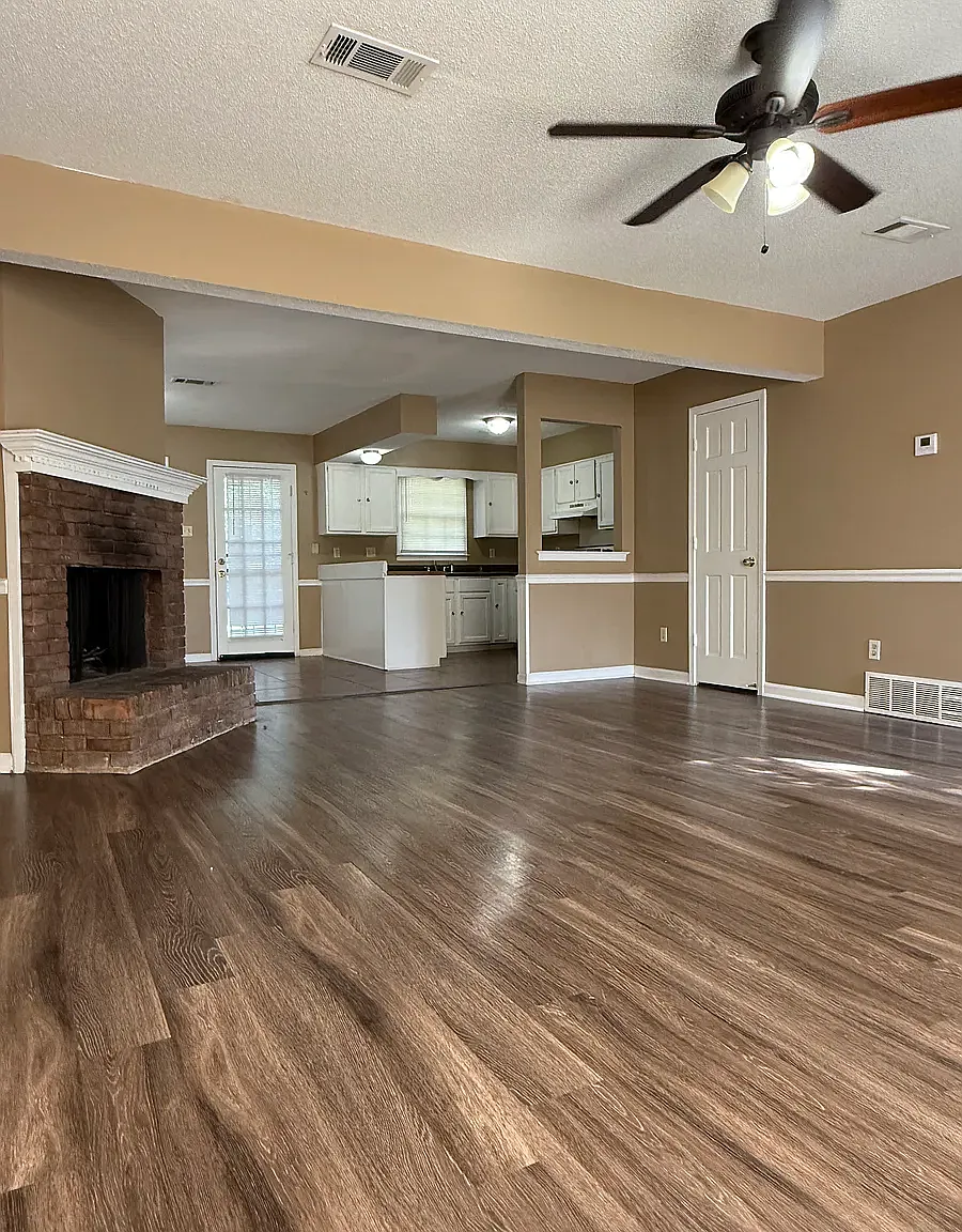 2 bed, 1392 sqft, $1,285 — Photo 3