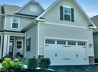 195 Stonebridge Rd, Grand Island, NY 14072