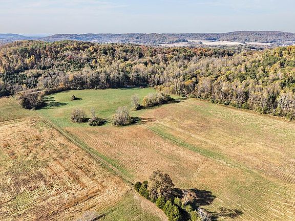 3rd image of 1652 Plum Creek Rd