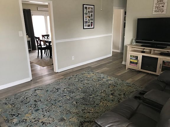 5th image of 411 Fulton Dr