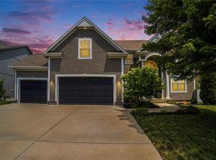 708 SW 33rd St, Lees Summit, MO 64082