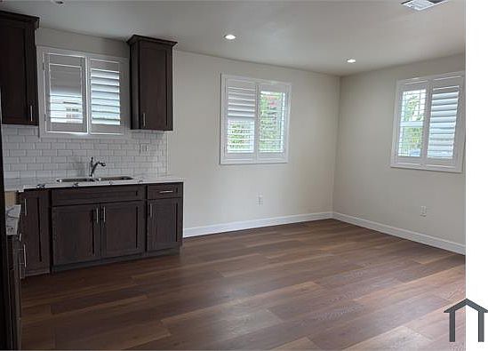 1st image of 1129 W 61st St