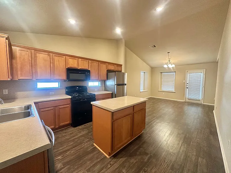 210 Lollipop Ln — Photo 4