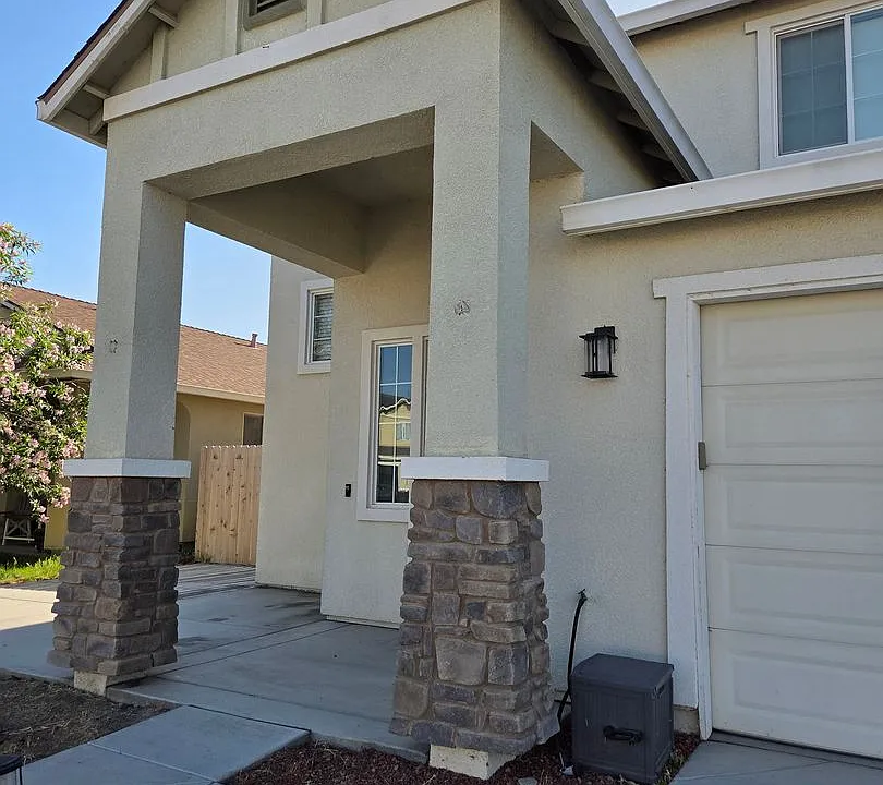 1443 Greenbrier Dr